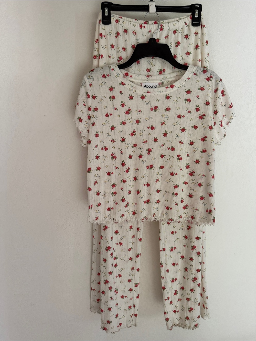 NWOT Abound Cream Floral Short-Sleeve Pajama Set with Red Blossoms
